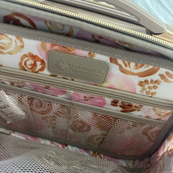 Luxurious Tan Travel Bag for Women - Image 5