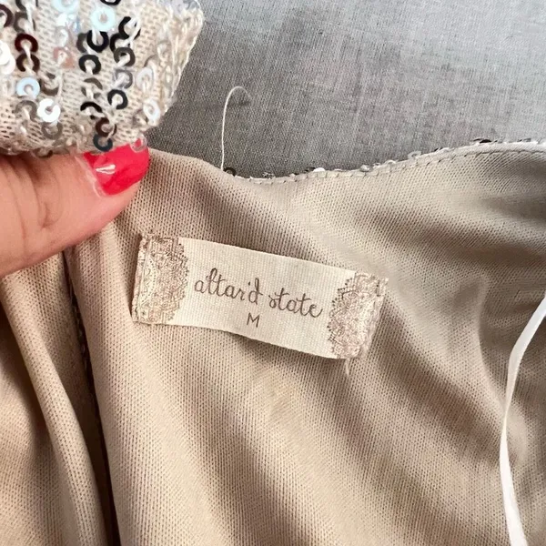 Altar’d’ State NWT Gold Mesh Sequin V-Neck Lined Bridesmaid Mini Dress Medium - Image 9