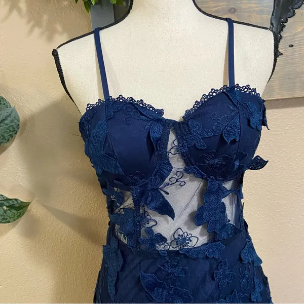 NWOT Navy Blue 3D Floral Appliqué Sheer Panel Gown Size Small - Image 3