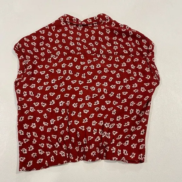 Abercrombie & Fitch Red Floral Twist Front Crop Top Women Small Button Shirt - Image 2