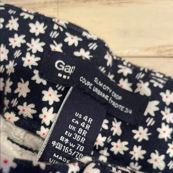 Navy blue and White floral Patterned Pants gap size 4 - Image 4