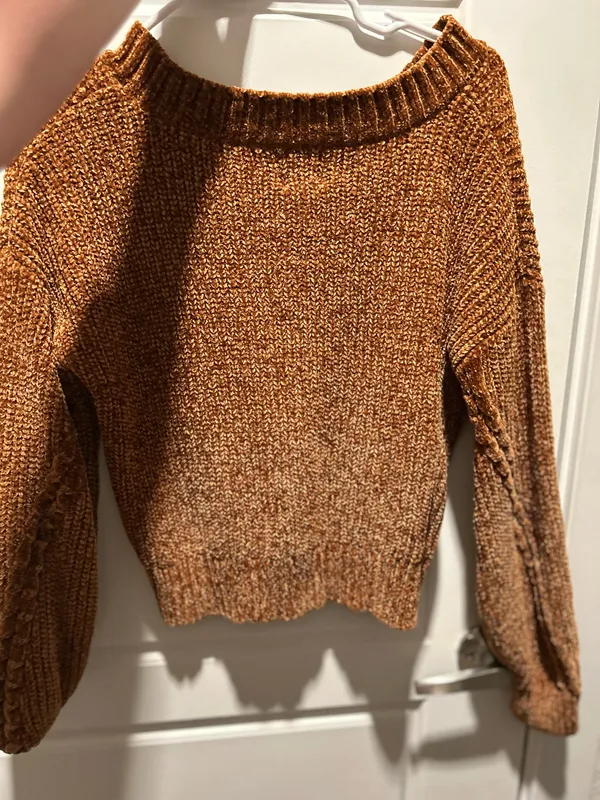 Sweater Size M - Image 2