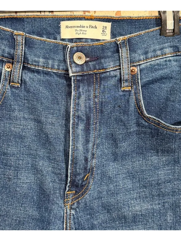 Abercrombie & Fitch The Skinny High Rise jeans size 28 6s - Image 2