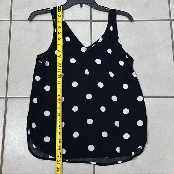 Old navy Women black Polka Dot top‎ size small - Image 6