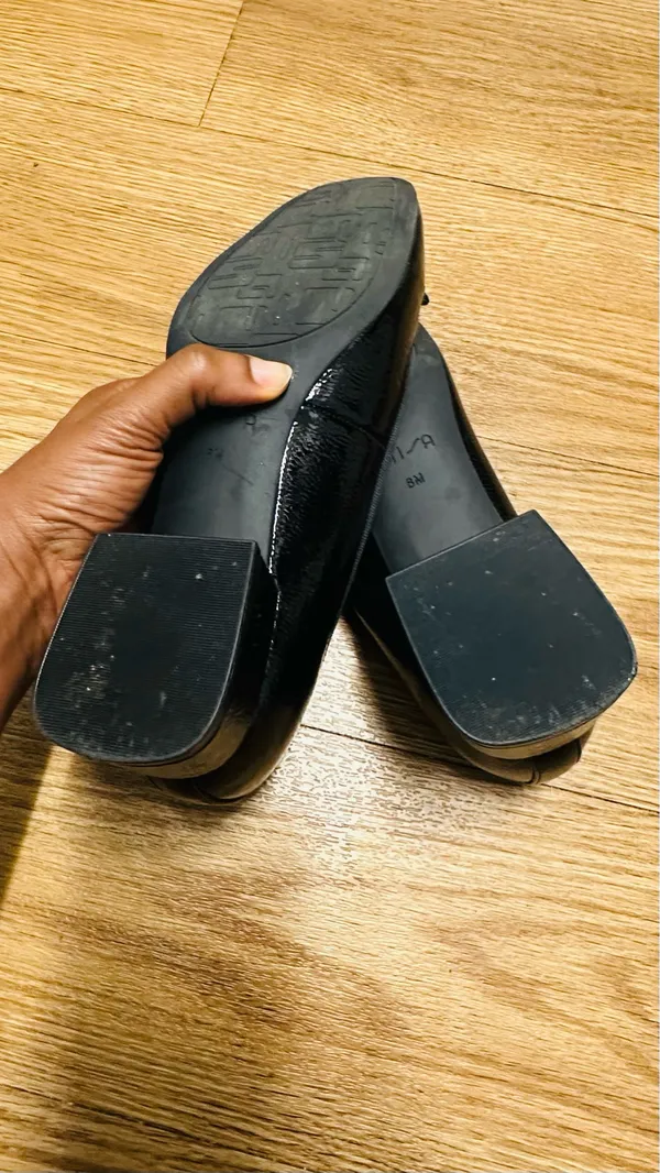 Unisa Black Patent Leather Ballet Flats Size 8M Low Block Heel Bow Detail - Image 5