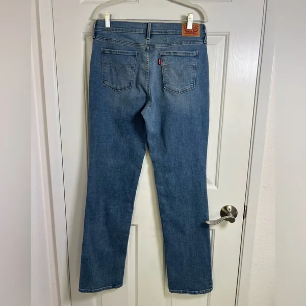 Levi's Women's Straight Leg Jeans‎ in Blue Size 10 - Image 3