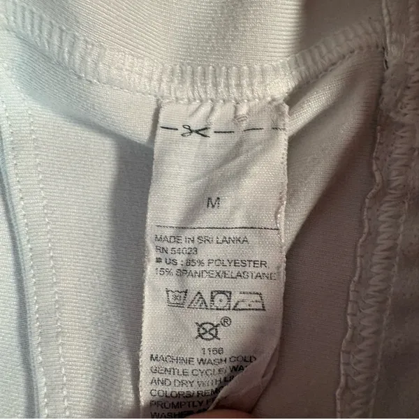 Old Navy White Racerback Crop Tank Top M - Image 9
