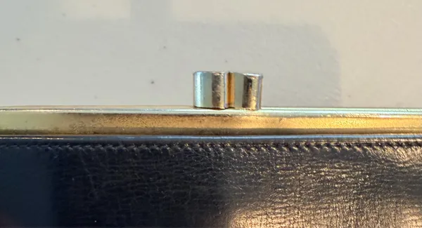 VINTAGE | kissy lock wallet, coin purse - Image 3