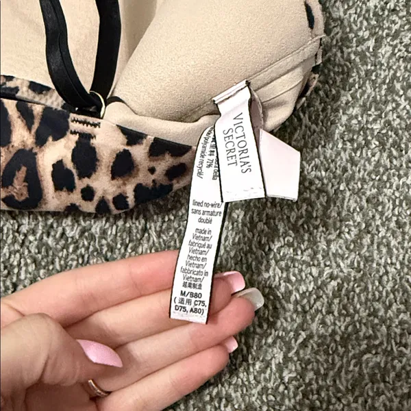 Victorias Secret Cheetah Print Lined Bandeau Super Soft Bra - Image 4
