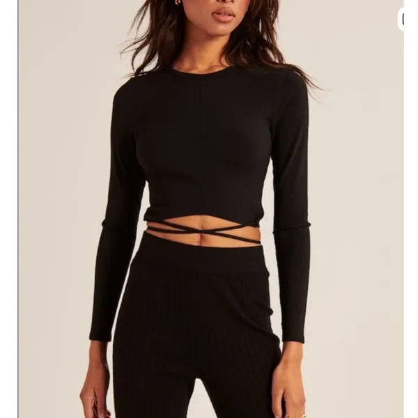 Abercrombie & Fitch Cropped Top Women's M Black Viscose Ribbed Knit Stretch NWT - Image 2