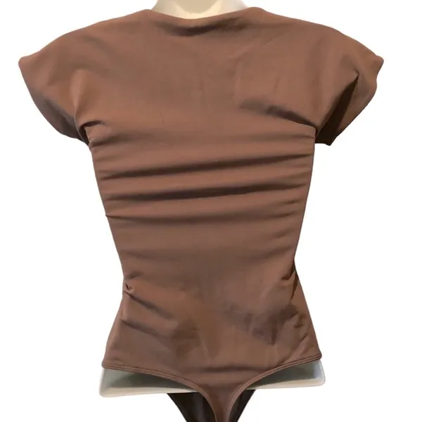 Babaton Contour Square Neck Bodysuit Sz. M Short Sleeve Mocha Aritzia Sexy - Image 4