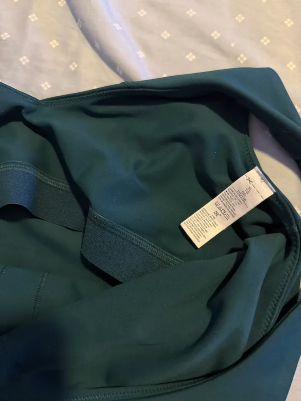 Old Navy Workout Top - Image 3