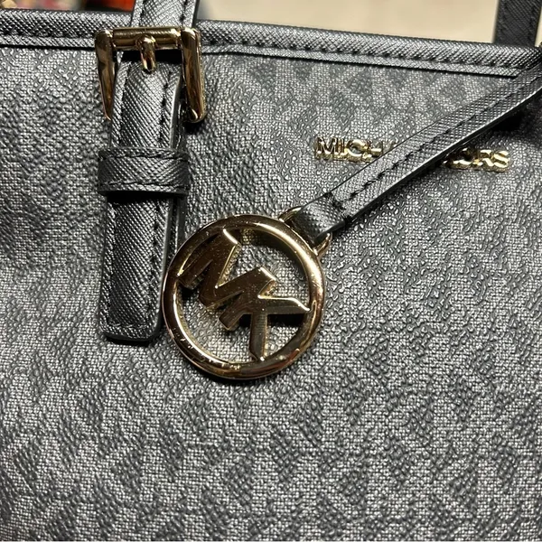 Michael Kors Black Jet Set Travel Extra-Small Logo Top-Zip Tote Bag - Image 10