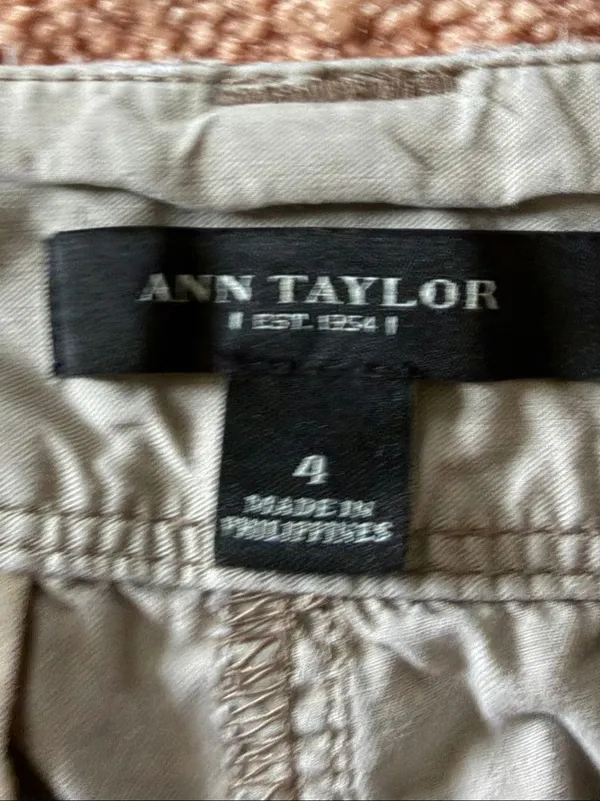 Ann Taylor Loft Women’s Size 4 Beige Convertible Roll-Up Capri Pants - Image 2