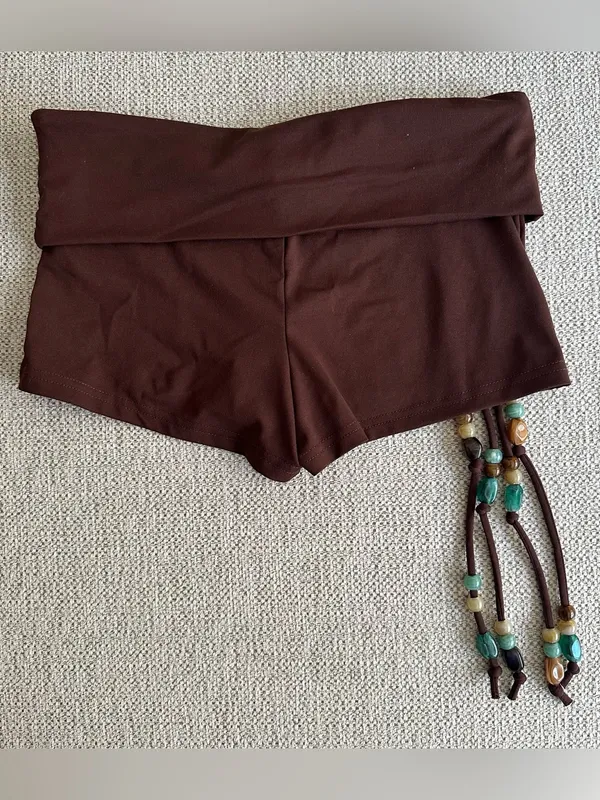 edikted Thia Ruched Bead Foldover Shorts - Image 6