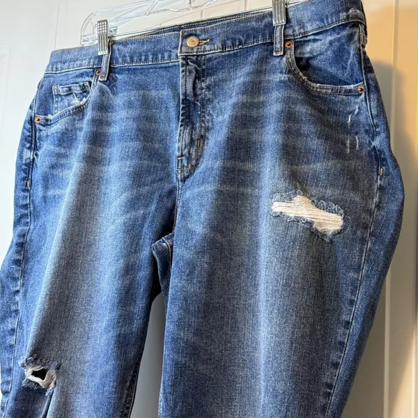 Old Navy Mid-Rise Medium Rinse Boyfriend Denim Distressed Raw Hem Jeans Plus 18 - Image 12