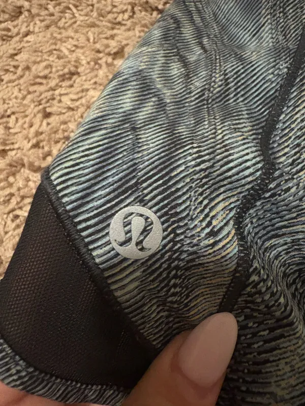 Lululemon Shorts 4" Hotty Hot - Image 3