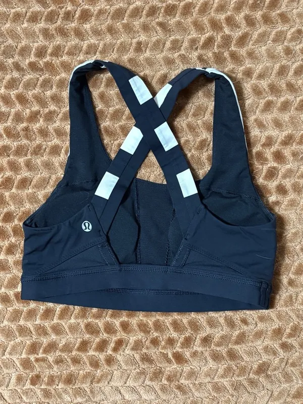 Like New Lululemon Run: Stuff Your Bra Sports Striped Black White Size 4 S - Image 5