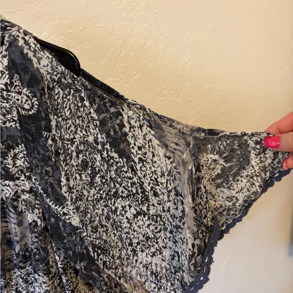 Free People Romper dress with liner. Medium. Blue pattern. Preloved great. - Image 7