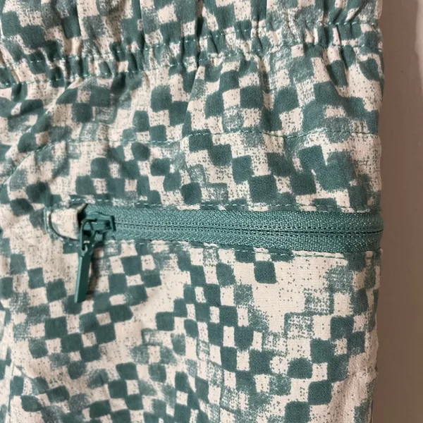The North Face Green White Athletic Shorts Geometric Logo Medium Excellent Cond - Image 3