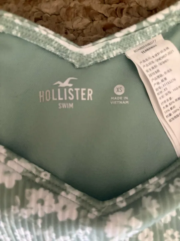 Hollister Bathing Suit Set - Image 3