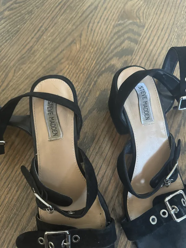 Steve Madden black rotating buckle block heel suede strappy sandal - Image 4