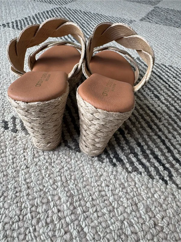 Andre Assous, Womens, Nolita Twist, Natural/Platino, 9, Medium brand new - Image 3