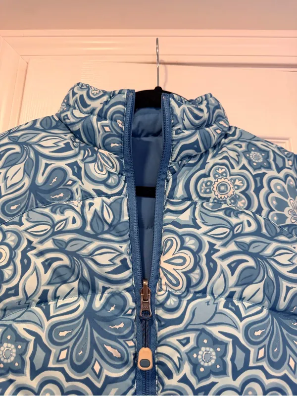 L.L. Bean Size M Blue Floral Reversible Zip Up Puffer Vest Goose Down - Image 4