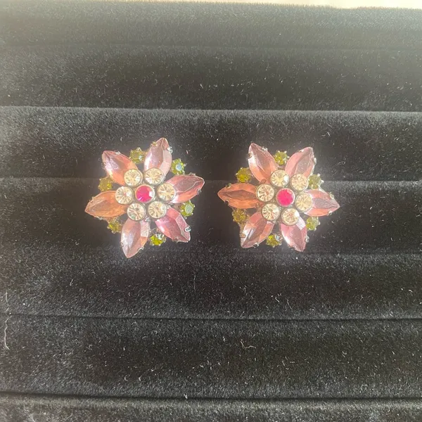 Vintage Avon Flower Earrings Pink - Image 3