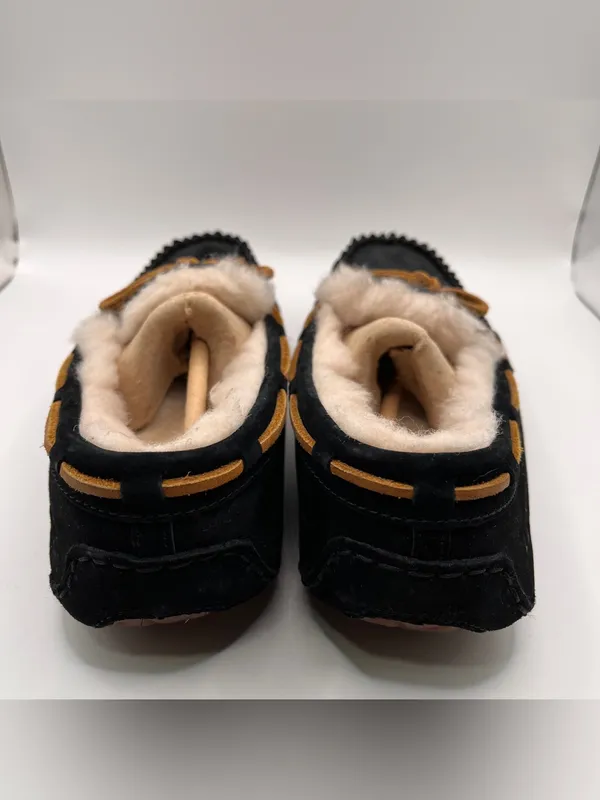 UGG Womens Dakota Slipper Black Suede Size 7 excellent condition - Image 5
