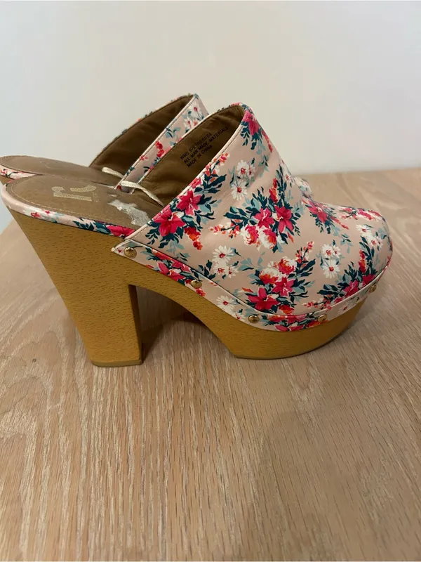 Report Floral Platform Clogs in Beige, Red and Teal - Image 4