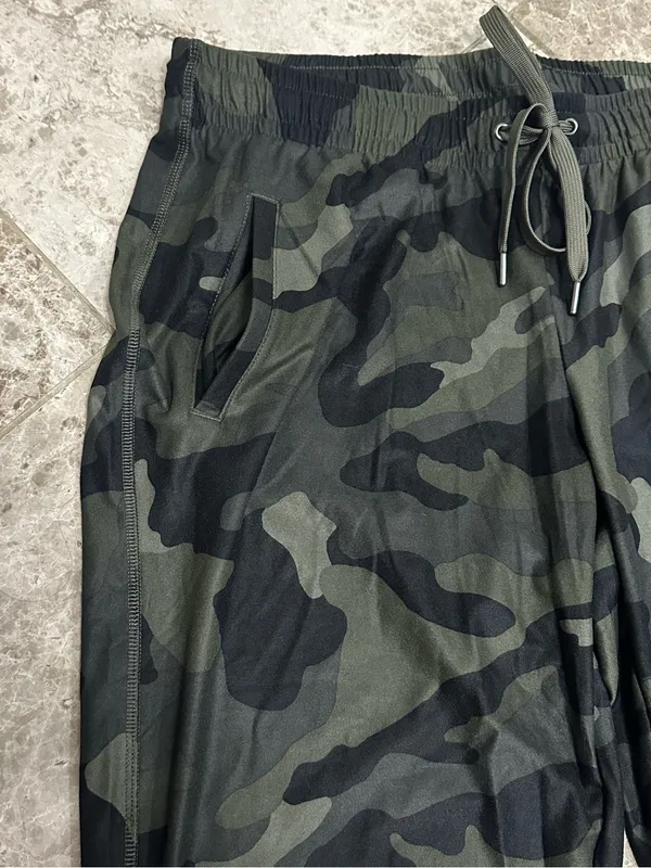 Old Navy Breathe ON Jogger Pants NEW Mid Rise Medium Green Camo - Image 3