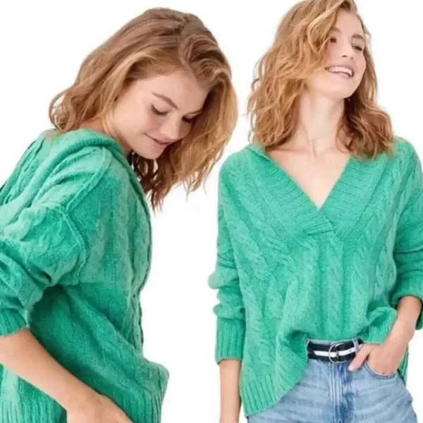 American Eagle cableknit green cropped hooded sweater - Image 2