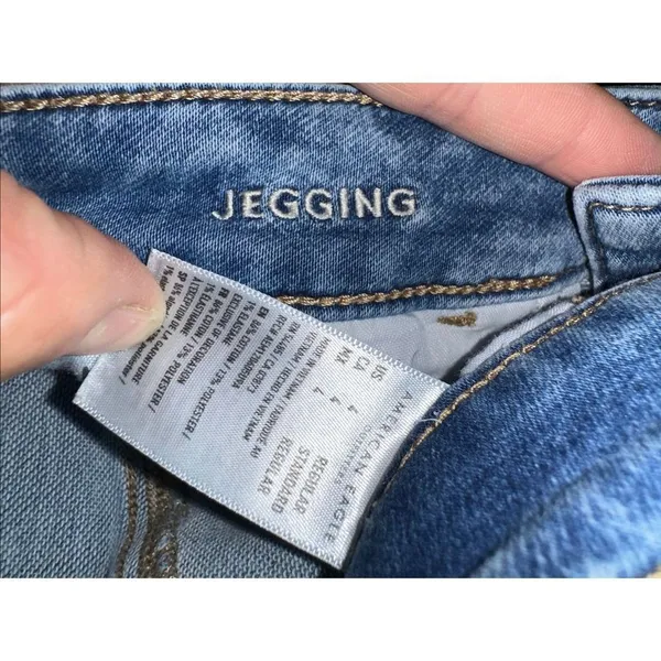 American Eagle acid wash stretchy size 4 normcore jeggings - Image 2