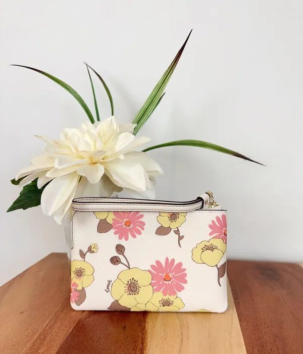 Coach NWT Corner Zip Wristlet With Floral Cluster Print - Image 4