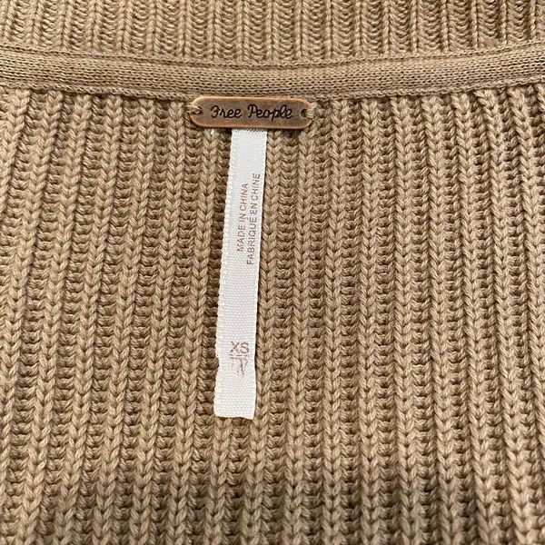 Free People Ribbed Knit V Neck Sweater XS Tan Fitted Cropped Boho - Image 4