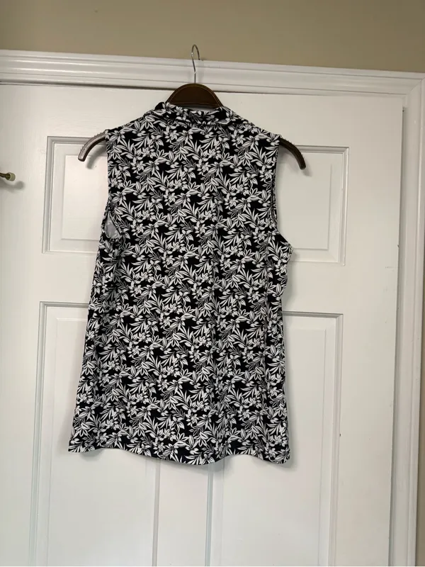 Lands' End Black & White Floral Sleeveless Collared Tank - Image 5