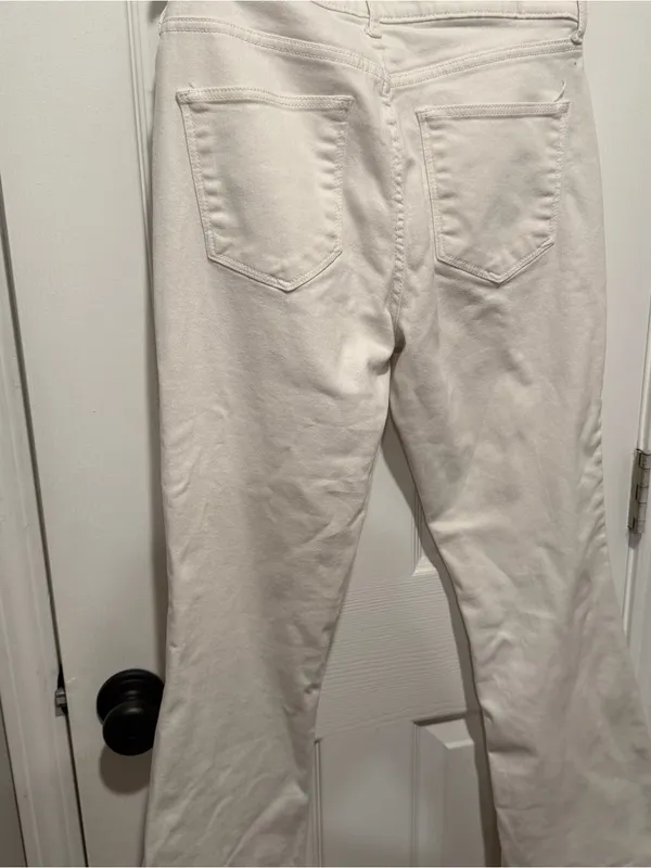 Old Navy Micro Flare White Stretch Jeans Size 8 Mid Rise Bootcut Denim - Image 4