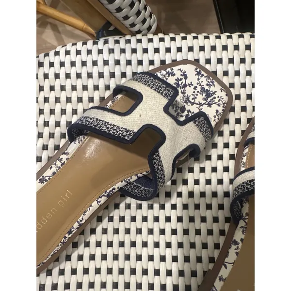 Madden Girl Helm Navy Floral Canvas H-Band Slide Sandals Square Toe 8M boho - Image 2