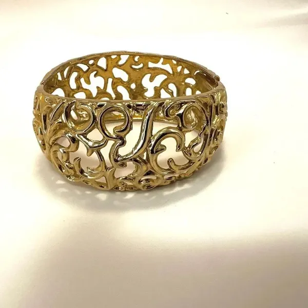Gold tone cut out hinged bangle bracelet - Image 5