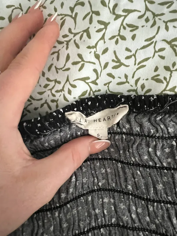 PacSun Black and White Floral Puff-Sleeve Top - Image 3