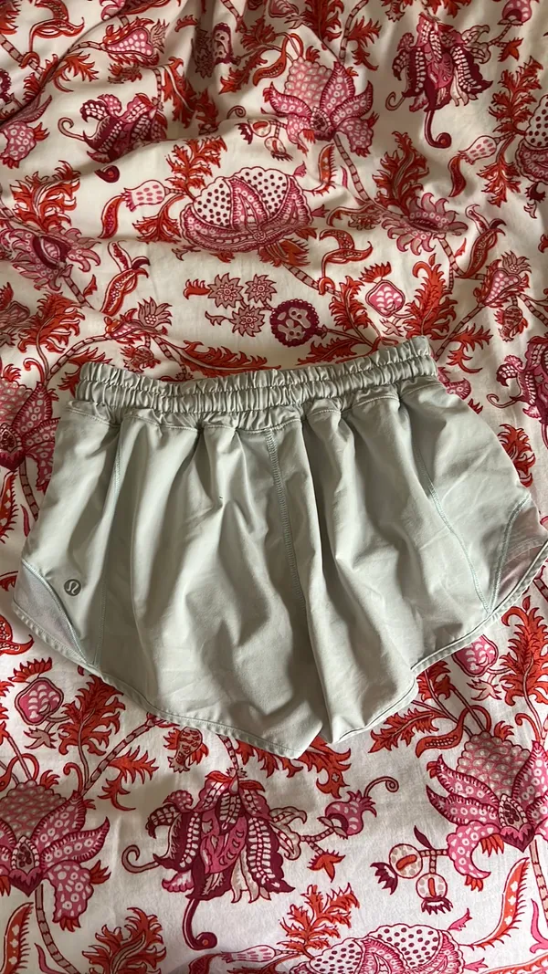 Lululemon Hotty Hot 2.5" - Image 2