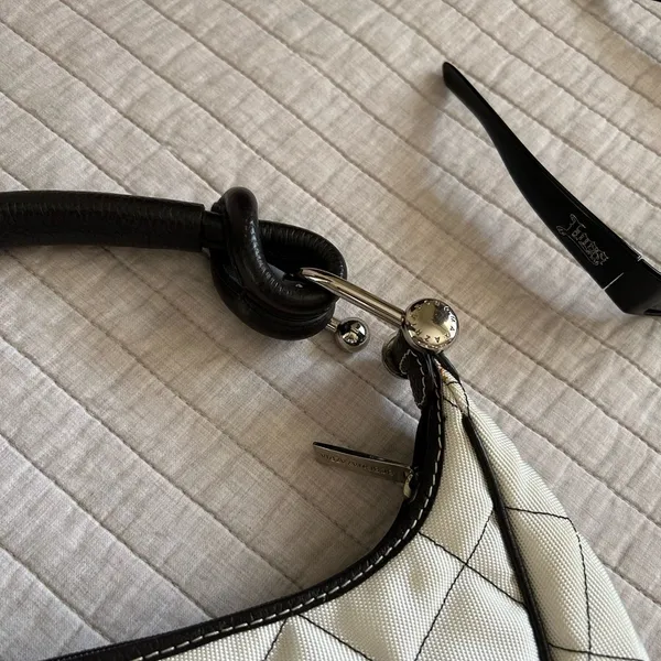 BCBGMAXAZRIA Y2K rare quilted, off-white, brown leather shoulder bagette small​ - Image 4