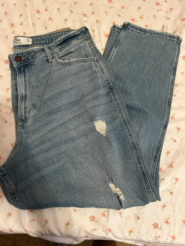 Hollister Curvy High Rise Mom Jean - Image 5