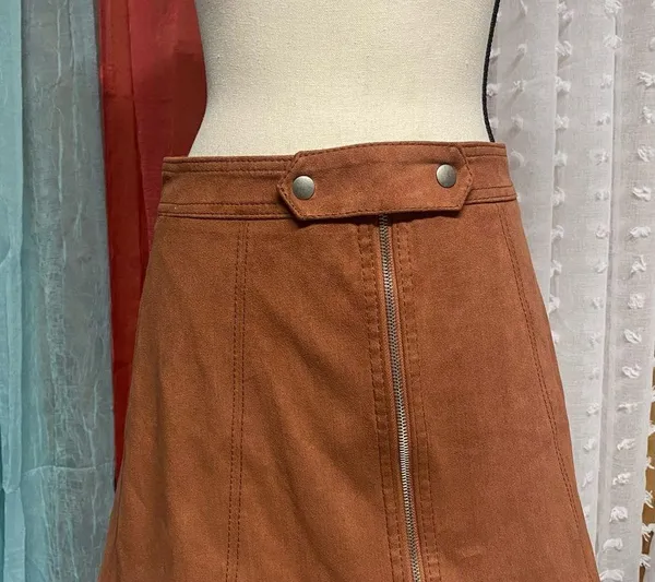 American Eagle miniskirt - camel suede feel like new condition! Juniors. - Image 2