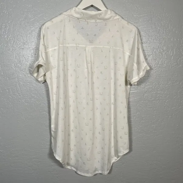 Lularoe Women M White Gray Sailboat Charlie Blouse Button Front Collar Dolman - Image 5