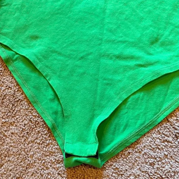 Natural Uniforms Green Short Sleeve Scoop Neck Bodysuit Luxe Stretch M - Image 4