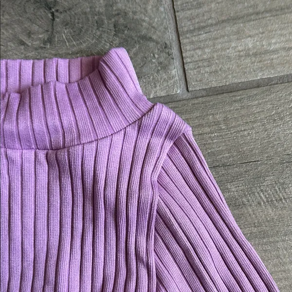 Dynamic Elegant Lavender Ribbed Long Sleeve Top - Image 3