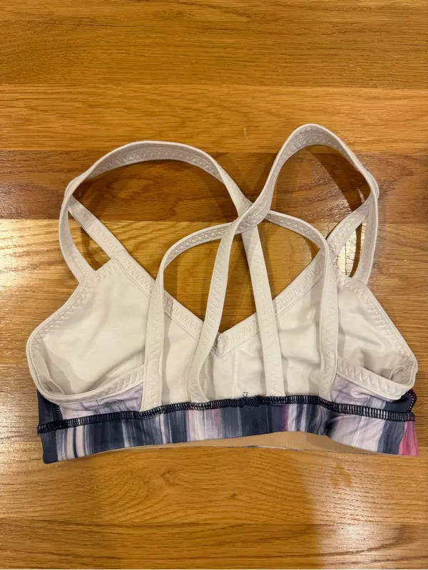 lululemon run: bound bra size 4 - Image 3