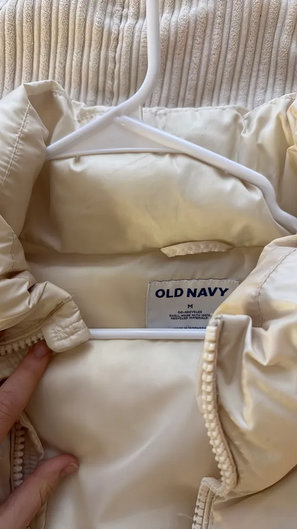 Old Navy Cream Puffer Jacket - Image 4
